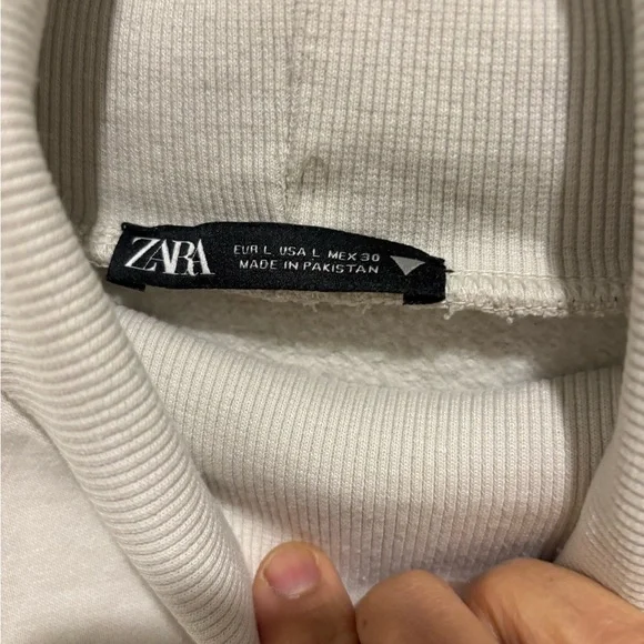 Zara Women's  Cream Turtleneck Sweater - Picture 3 of 6